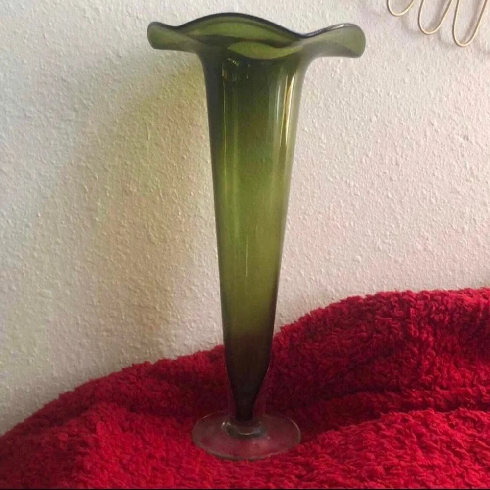 Vintage Hand Blown Tulip Trumpet Vase Tall Emerald Green Art Glass Fluted Ruffle
